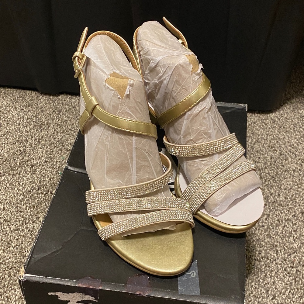 Women’s Strappy Rhinestone Sandals in Gold